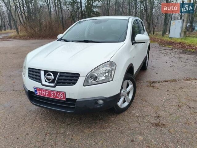 Белый Ниссан Кашкай, объемом двигателя 1.6 л и пробегом 152 тыс. км за 8350 $, фото 1 на Automoto.ua