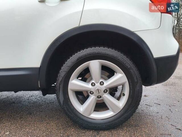 Белый Ниссан Кашкай, объемом двигателя 1.6 л и пробегом 152 тыс. км за 8350 $, фото 20 на Automoto.ua