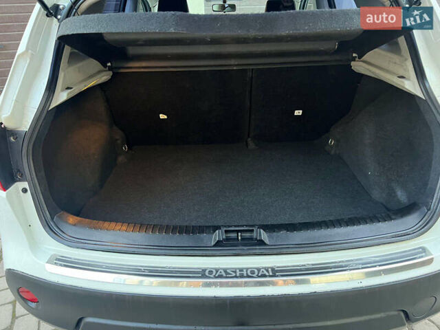 Белый Ниссан Кашкай, объемом двигателя 1.6 л и пробегом 159 тыс. км за 8499 $, фото 18 на Automoto.ua