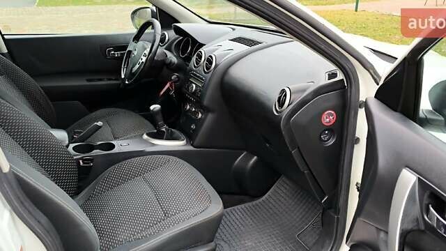 Білий Ніссан Кашкай, об'ємом двигуна 1.6 л та пробігом 246 тис. км за 8499 $, фото 6 на Automoto.ua