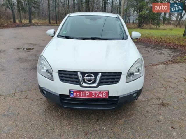 Белый Ниссан Кашкай, объемом двигателя 1.6 л и пробегом 152 тыс. км за 8350 $, фото 2 на Automoto.ua