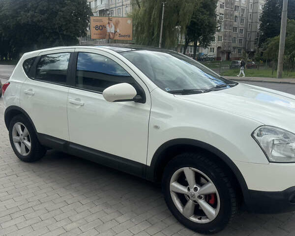 Белый Ниссан Кашкай, объемом двигателя 1.46 л и пробегом 202 тыс. км за 9500 $, фото 4 на Automoto.ua