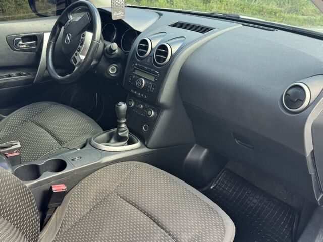 Белый Ниссан Кашкай, объемом двигателя 1.5 л и пробегом 300 тыс. км за 6450 $, фото 4 на Automoto.ua