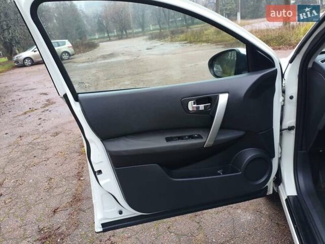 Белый Ниссан Кашкай, объемом двигателя 1.6 л и пробегом 152 тыс. км за 8350 $, фото 42 на Automoto.ua