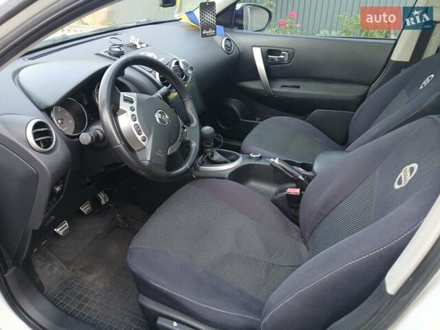 Белый Ниссан Кашкай, объемом двигателя 2 л и пробегом 170 тыс. км за 9000 $, фото 8 на Automoto.ua