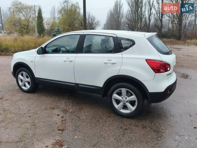 Белый Ниссан Кашкай, объемом двигателя 1.6 л и пробегом 152 тыс. км за 8350 $, фото 11 на Automoto.ua