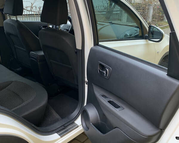 Білий Ніссан Кашкай, об'ємом двигуна 2 л та пробігом 247 тис. км за 7800 $, фото 25 на Automoto.ua