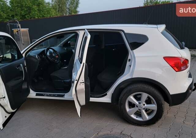 Белый Ниссан Кашкай, объемом двигателя 1.5 л и пробегом 280 тыс. км за 8400 $, фото 6 на Automoto.ua