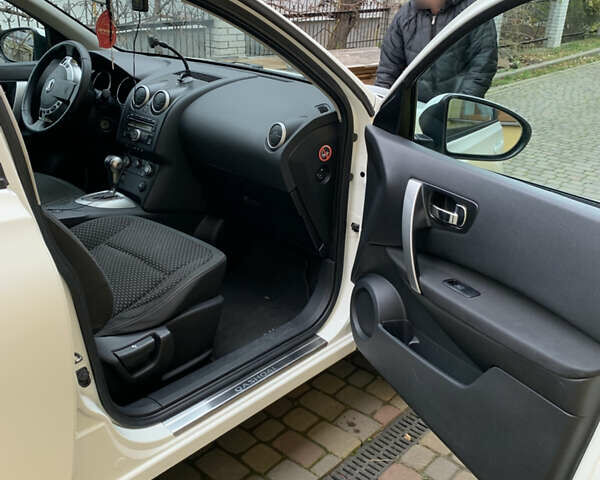 Білий Ніссан Кашкай, об'ємом двигуна 2 л та пробігом 247 тис. км за 7800 $, фото 23 на Automoto.ua