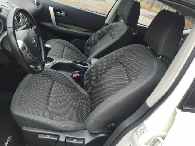 Белый Ниссан Кашкай, объемом двигателя 1.6 л и пробегом 152 тыс. км за 8350 $, фото 19 на Automoto.ua