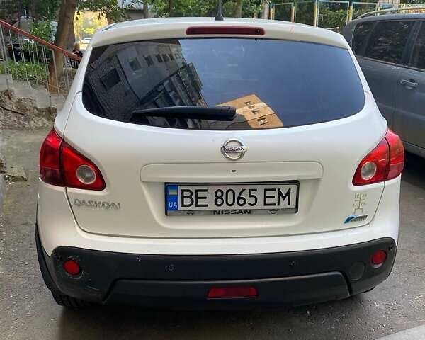 Белый Ниссан Кашкай, объемом двигателя 2 л и пробегом 134 тыс. км за 11000 $, фото 6 на Automoto.ua