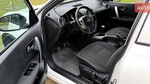 Білий Ніссан Кашкай, об'ємом двигуна 1.6 л та пробігом 246 тис. км за 8499 $, фото 8 на Automoto.ua