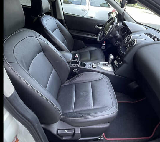 Белый Ниссан Кашкай, объемом двигателя 2 л и пробегом 225 тыс. км за 10300 $, фото 4 на Automoto.ua