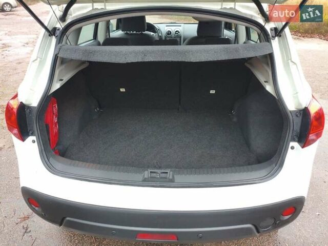 Белый Ниссан Кашкай, объемом двигателя 1.6 л и пробегом 152 тыс. км за 8350 $, фото 26 на Automoto.ua