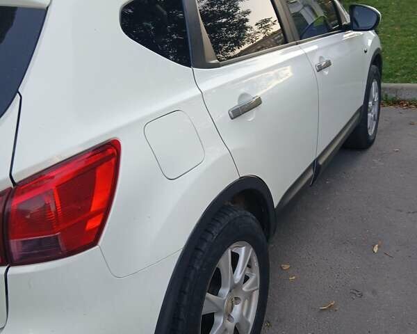 Белый Ниссан Кашкай, объемом двигателя 2 л и пробегом 170 тыс. км за 9000 $, фото 1 на Automoto.ua