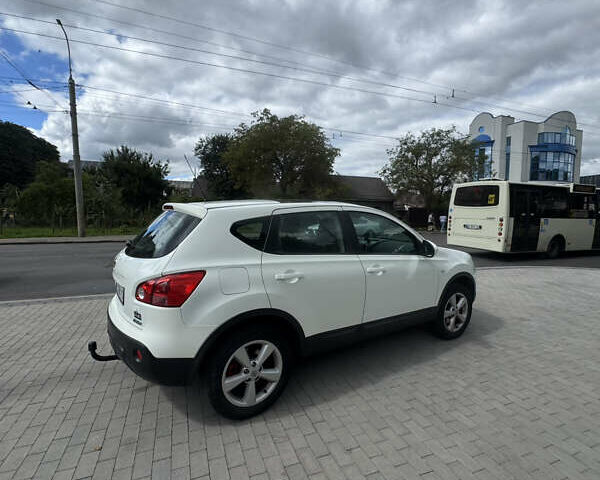 Белый Ниссан Кашкай, объемом двигателя 1.46 л и пробегом 202 тыс. км за 9500 $, фото 3 на Automoto.ua