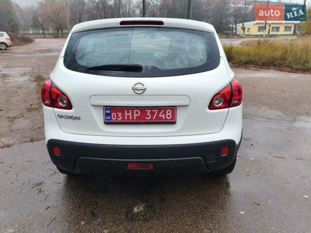 Белый Ниссан Кашкай, объемом двигателя 1.6 л и пробегом 152 тыс. км за 8350 $, фото 9 на Automoto.ua