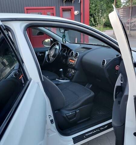 Белый Ниссан Кашкай, объемом двигателя 1.5 л и пробегом 280 тыс. км за 8400 $, фото 8 на Automoto.ua