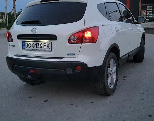 Белый Ниссан Кашкай, объемом двигателя 1.5 л и пробегом 280 тыс. км за 8400 $, фото 4 на Automoto.ua