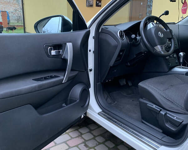 Білий Ніссан Кашкай, об'ємом двигуна 2 л та пробігом 247 тис. км за 7800 $, фото 26 на Automoto.ua