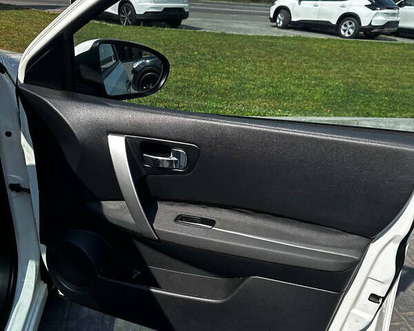 Белый Ниссан Кашкай, объемом двигателя 1.5 л и пробегом 248 тыс. км за 9950 $, фото 12 на Automoto.ua