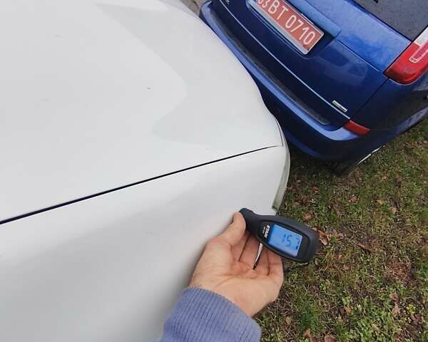 Белый Ниссан Кашкай, объемом двигателя 1.6 л и пробегом 152 тыс. км за 8350 $, фото 73 на Automoto.ua