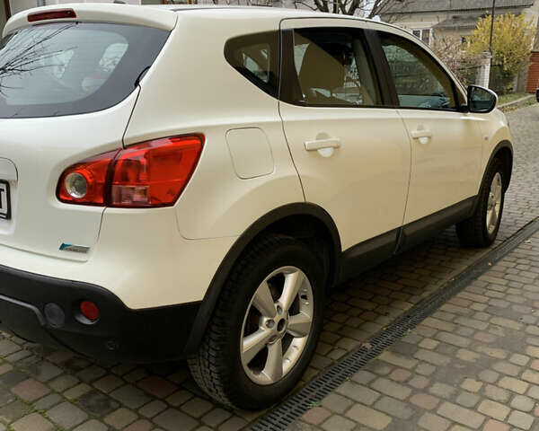 Білий Ніссан Кашкай, об'ємом двигуна 2 л та пробігом 247 тис. км за 7800 $, фото 4 на Automoto.ua