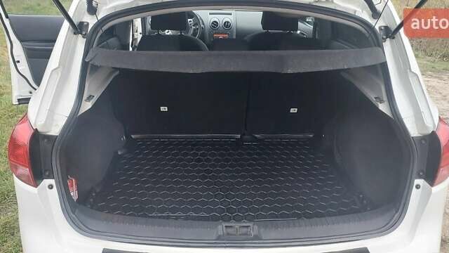 Белый Ниссан Кашкай, объемом двигателя 1.46 л и пробегом 183 тыс. км за 9599 $, фото 45 на Automoto.ua