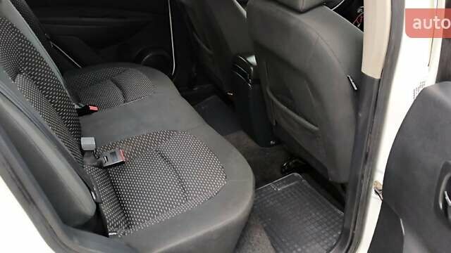 Білий Ніссан Кашкай, об'ємом двигуна 1.6 л та пробігом 246 тис. км за 8499 $, фото 7 на Automoto.ua