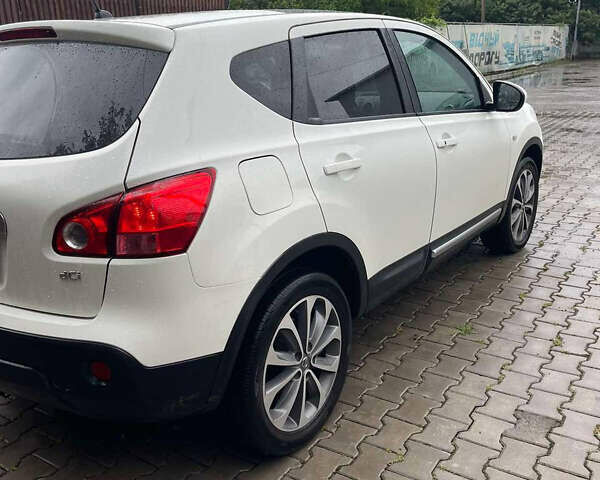 Белый Ниссан Кашкай, объемом двигателя 2 л и пробегом 225 тыс. км за 10300 $, фото 3 на Automoto.ua