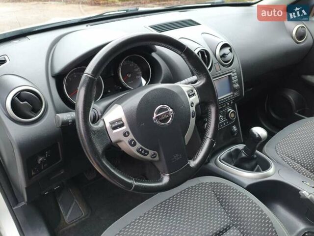 Белый Ниссан Кашкай, объемом двигателя 1.6 л и пробегом 152 тыс. км за 8350 $, фото 39 на Automoto.ua