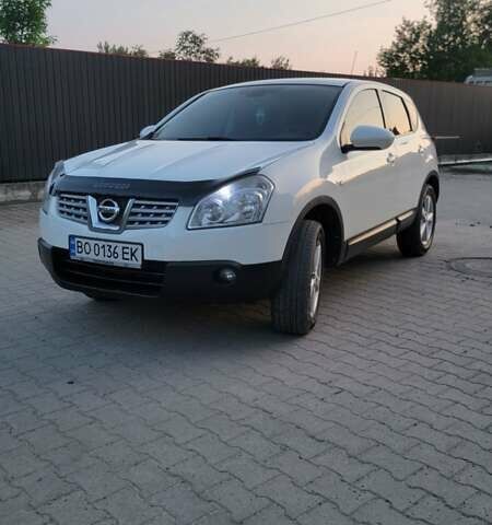 Белый Ниссан Кашкай, объемом двигателя 1.5 л и пробегом 280 тыс. км за 8400 $, фото 2 на Automoto.ua