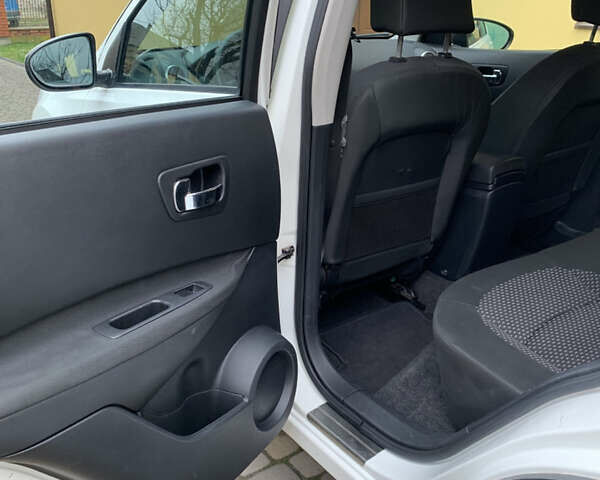 Білий Ніссан Кашкай, об'ємом двигуна 2 л та пробігом 247 тис. км за 7800 $, фото 20 на Automoto.ua