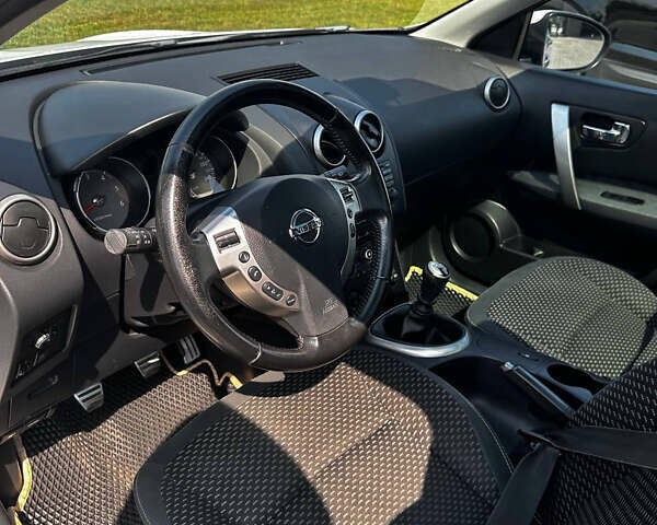 Белый Ниссан Кашкай, объемом двигателя 1.5 л и пробегом 248 тыс. км за 9950 $, фото 18 на Automoto.ua