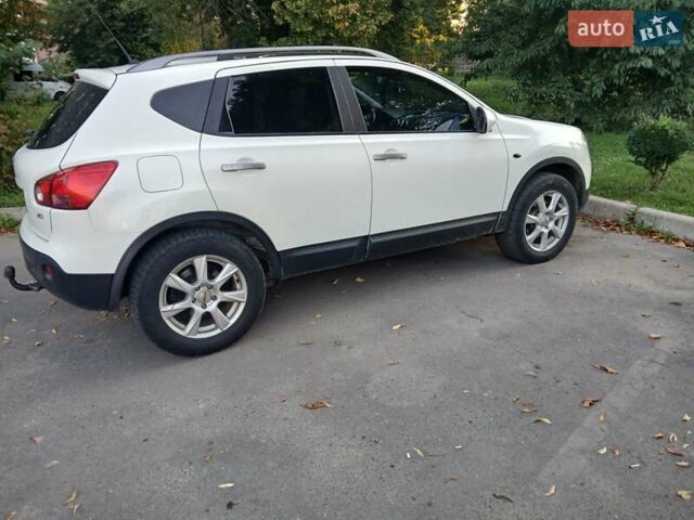 Белый Ниссан Кашкай, объемом двигателя 2 л и пробегом 170 тыс. км за 9000 $, фото 9 на Automoto.ua