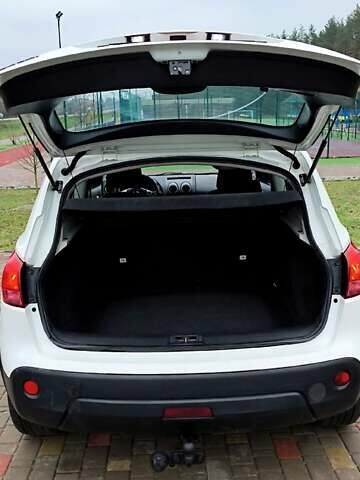 Білий Ніссан Кашкай, об'ємом двигуна 1.6 л та пробігом 246 тис. км за 8499 $, фото 4 на Automoto.ua