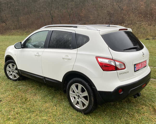 Белый Ниссан Кашкай, объемом двигателя 1.5 л и пробегом 203 тыс. км за 9800 $, фото 5 на Automoto.ua