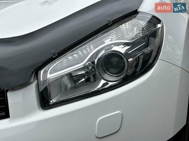 Белый Ниссан Кашкай, объемом двигателя 2 л и пробегом 122 тыс. км за 10700 $, фото 9 на Automoto.ua