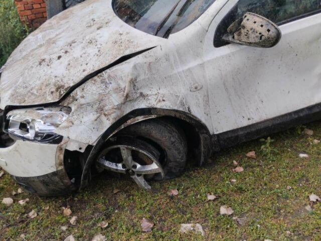 Белый Ниссан Кашкай, объемом двигателя 0 л и пробегом 100 тыс. км за 3500 $, фото 5 на Automoto.ua