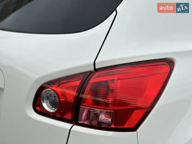 Белый Ниссан Кашкай, объемом двигателя 1.6 л и пробегом 176 тыс. км за 9999 $, фото 13 на Automoto.ua