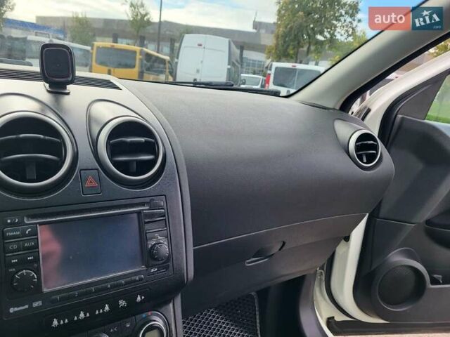 Білий Ніссан Кашкай, об'ємом двигуна 1.5 л та пробігом 217 тис. км за 9300 $, фото 134 на Automoto.ua