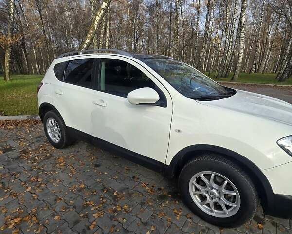 Белый Ниссан Кашкай, объемом двигателя 2 л и пробегом 246 тыс. км за 10200 $, фото 6 на Automoto.ua