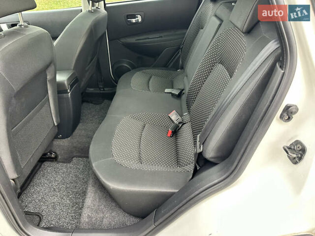 Белый Ниссан Кашкай, объемом двигателя 1.6 л и пробегом 176 тыс. км за 9999 $, фото 57 на Automoto.ua