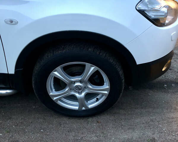 Белый Ниссан Кашкай, объемом двигателя 2 л и пробегом 195 тыс. км за 11655 $, фото 115 на Automoto.ua