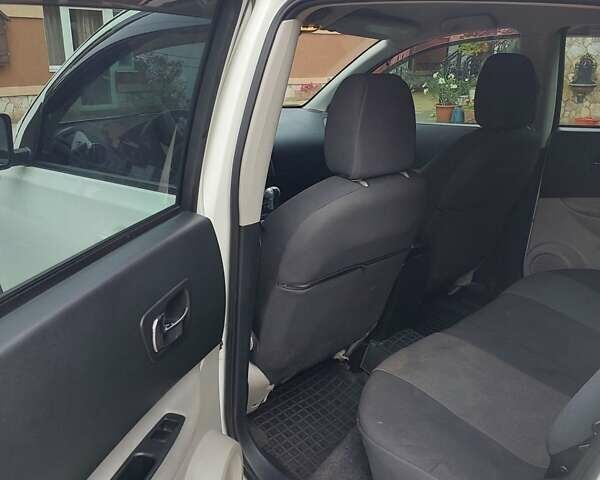 Белый Ниссан Кашкай, объемом двигателя 2 л и пробегом 148 тыс. км за 10500 $, фото 7 на Automoto.ua