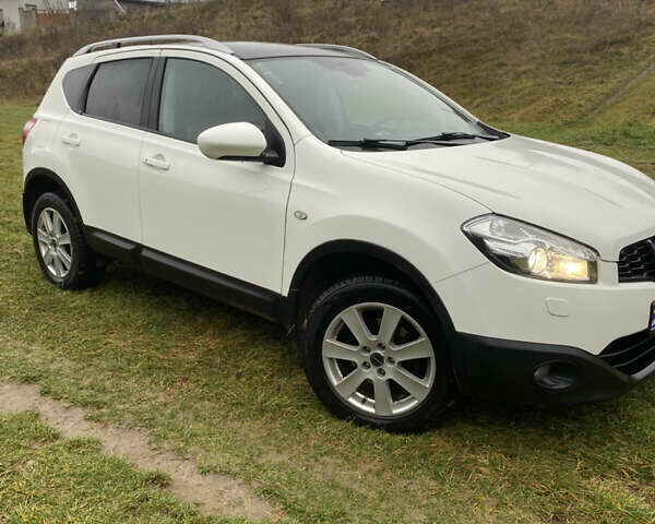 Белый Ниссан Кашкай, объемом двигателя 1.5 л и пробегом 203 тыс. км за 9800 $, фото 2 на Automoto.ua