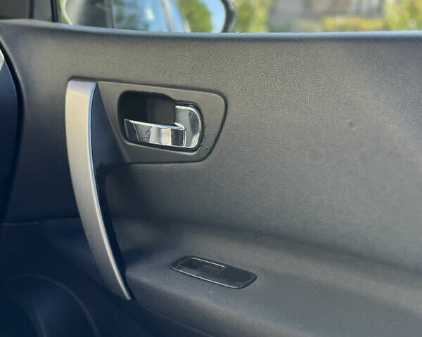 Білий Ніссан Кашкай, об'ємом двигуна 2 л та пробігом 150 тис. км за 11500 $, фото 7 на Automoto.ua