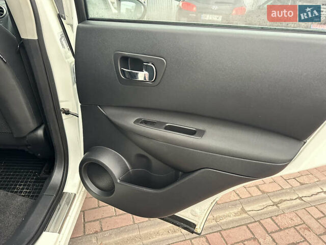 Белый Ниссан Кашкай, объемом двигателя 1.5 л и пробегом 205 тыс. км за 10500 $, фото 11 на Automoto.ua