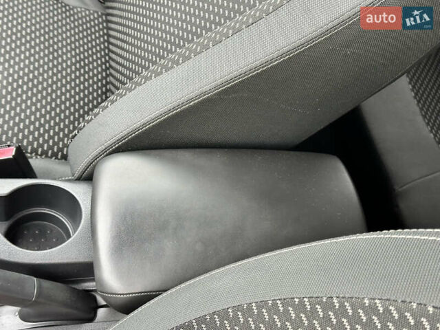 Белый Ниссан Кашкай, объемом двигателя 1.6 л и пробегом 176 тыс. км за 9999 $, фото 42 на Automoto.ua