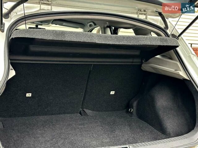 Белый Ниссан Кашкай, объемом двигателя 2 л и пробегом 122 тыс. км за 10700 $, фото 58 на Automoto.ua